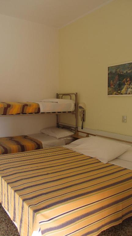 Hotel Toledo Римини Экстерьер фото