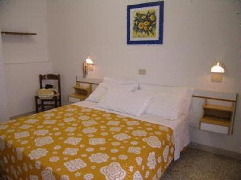 Hotel Toledo Римини Экстерьер фото
