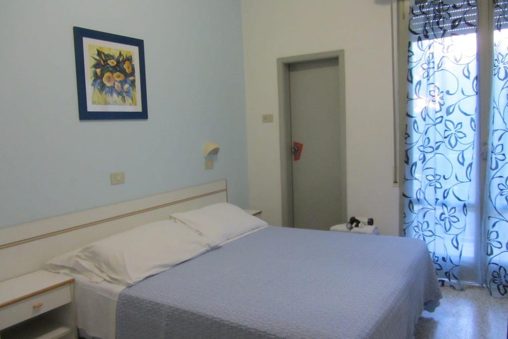 Hotel Toledo Римини Номер фото