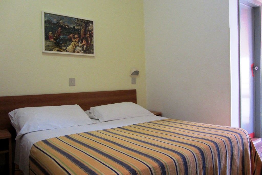 Hotel Toledo Римини Экстерьер фото