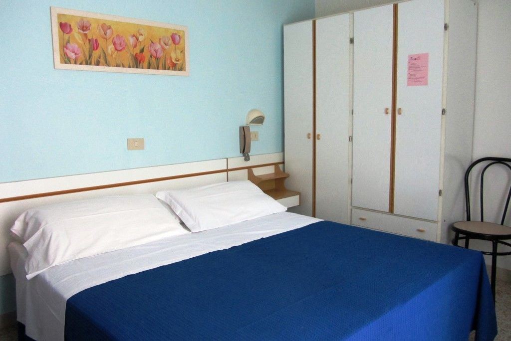 Hotel Toledo Римини Экстерьер фото